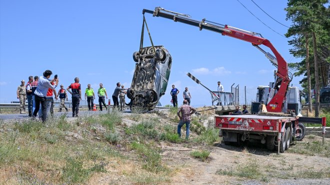 Van'da kanala düşen araçtaki 2 kişi öldü, 1 kişi yaralandı