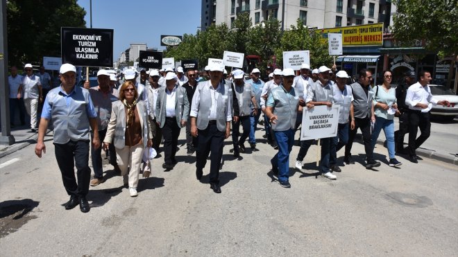 Van'da uçak sefer sayısının arttırılması için yürüyüş düzenlendi