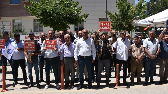 Van'da işten çıkarılan belediye çalışanlarının eylemi sürüyor