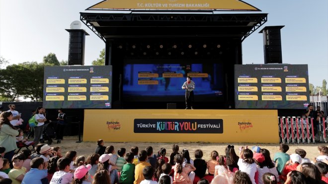 'Van Kültür Yolu Festivali' renkli etkinliklere sahne oluyor