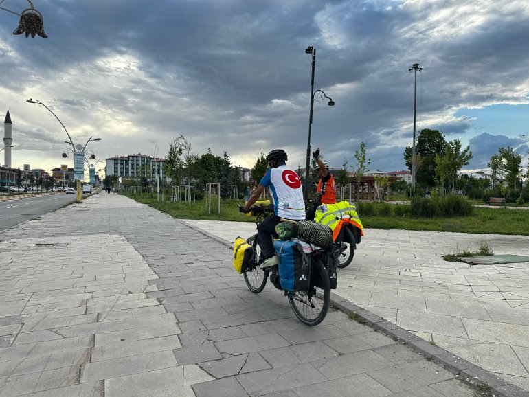 70 yaşındaki emekli, bisikletiyle Anadolu