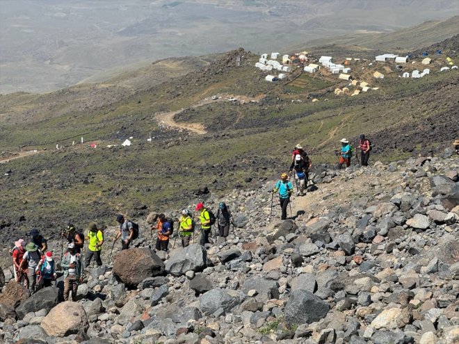 ardı doğumu gün Ağrı Dağı