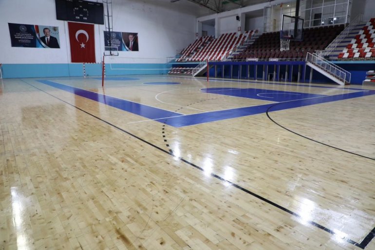 Ağrı Gençlik ve Spor İl Müdürlüğü, 2 bin 500 kişilik spor salonunu yeniliyor4