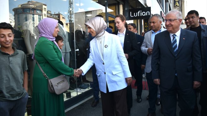 Bakanlar Güler ile Göktaş, Hakkari'de esnafı ziyaret etti