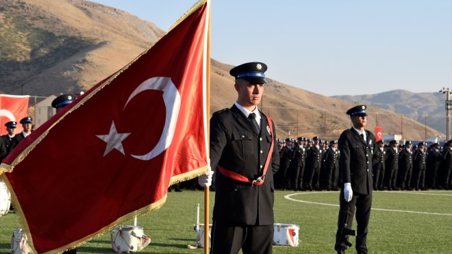 Bitlis'te 580 polis adayı mezun olmanın sevincini yaşadı