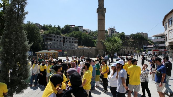 'Turistik Tatvan Treni' ile Bitlis'e gelenler, tarihi mekanlarla doğal güzellikleri gezdi