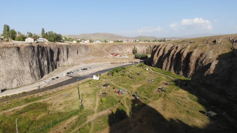 Dik yamaçlarıyla doğunun Ihlara Vadisi Murat Kanyonu ziyaretçilerini ağırlıyor4