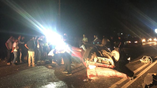 Elazığ'da otomobil traktöre çarptı, 5 kişi yaralandı