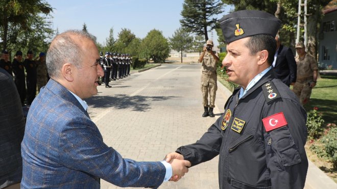 Elazığ Valisi Hatipoğlu, Jandarma İHA Grup Komutanlığı'nı ziyaret etti