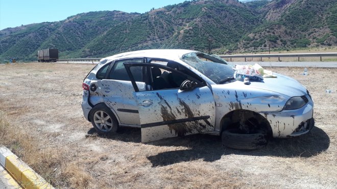 Erzincan'da devrilen otomobildeki 4 kişi yaralandı