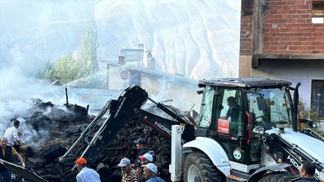 Erzurum'da samanlıkta çıkan yangın söndürüldü