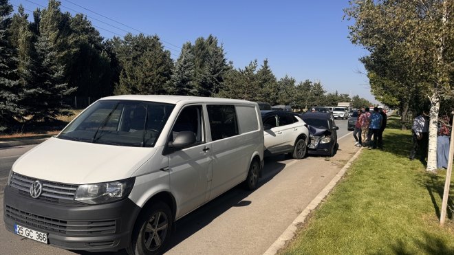 Erzurum'da zincirleme trafik kazasında 2 kişi yaralandı