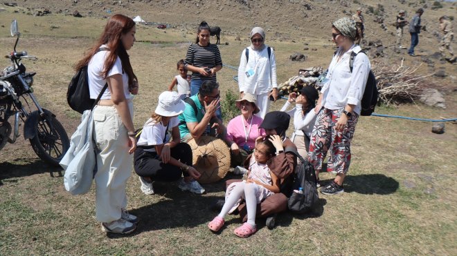 - yaşamını yerinde ile Akademisyenler Ağrı yaylacıların öğrenciler IĞDIR Dağı