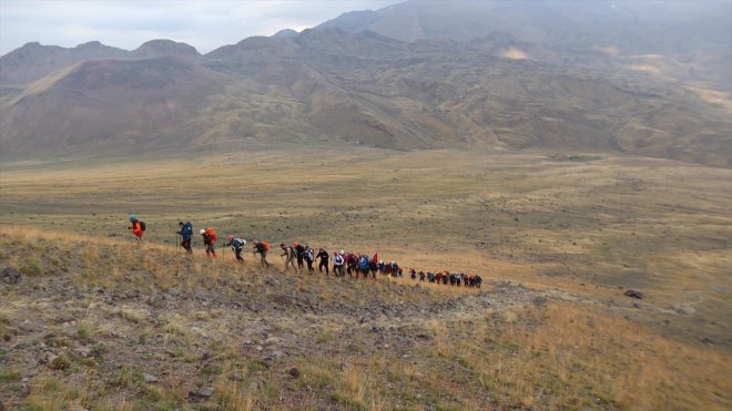 Turizme açılan Küçük Ağrı Dağı'nda 'Üç Ülke Tek Zirve'de buluştu