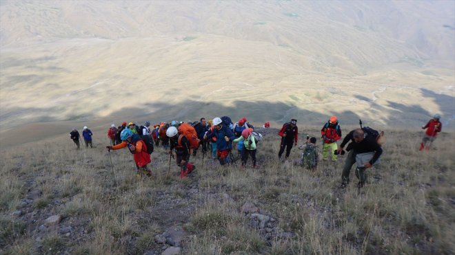 Turizme Üç IĞDIR Zirvede açılan Ağrı - buluştu Dağı