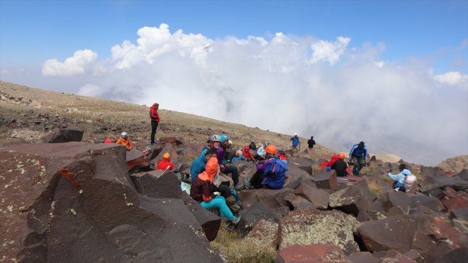 Ülke Tek Ağrı - Turizme Küçük buluştu Zirvede Dağı