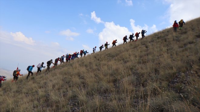 Zirvede Üç - IĞDIR Ülke Ağrı açılan Turizme buluştu Dağı