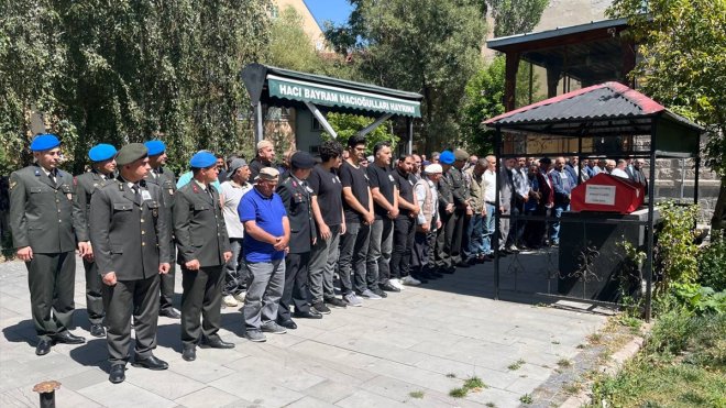 Vefat eden Kıbrıs gazisi Kars'ta son yolculuğuna uğurlandı