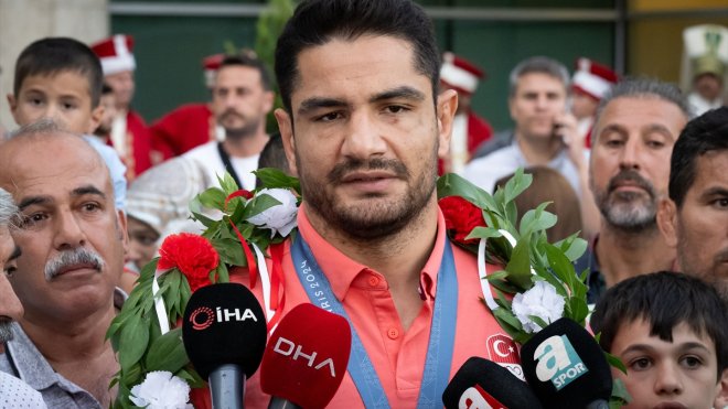 Olimpiyatta bronz madalya kazanan Taha Akgül'den hakemlere tepki