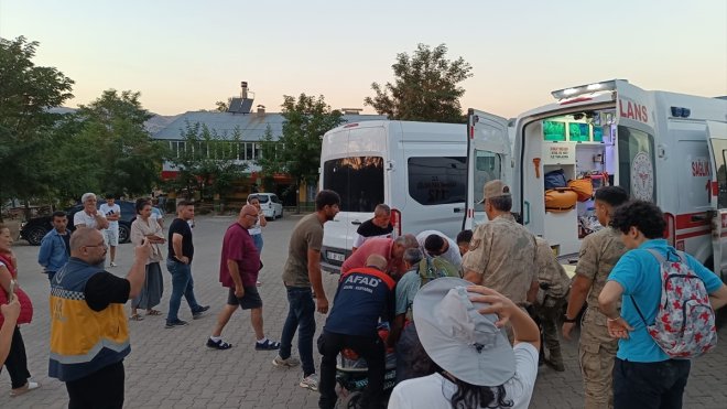 Tunceli'de kayalıktan düşen kadını AFAD ve jandarma ekipleri kurtardı