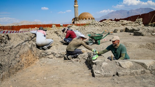 'Eski Van Şehri' kazılarında yeni yapılar ortaya çıkarıldı