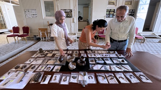 Harput Kalesi'ndeki 1000 yıllık 'sanayi sitesi'nde bulunan objeler sergilenecek