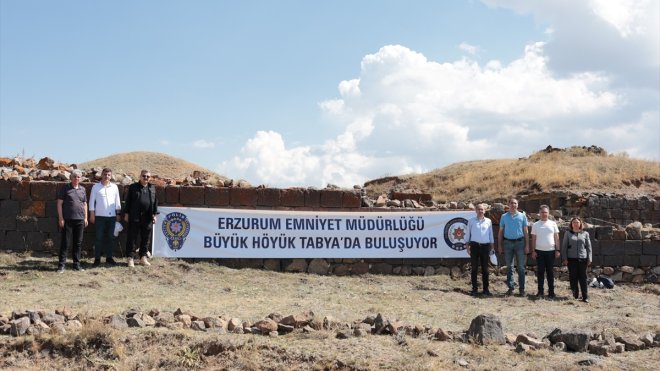 Erzurum'da 140 polis, tarihi Büyük Höyük Tabyası'nda 'mıntıka' temizliği yaptı