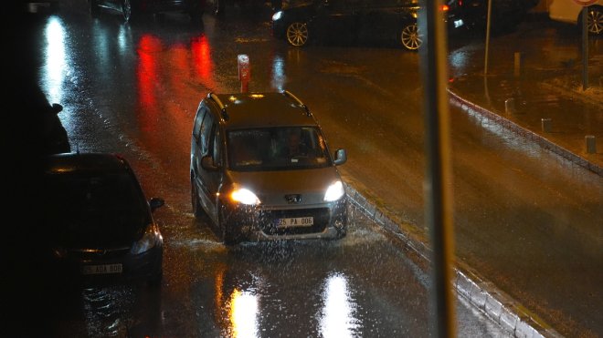 Erzurum'da sağanak etkili oldu