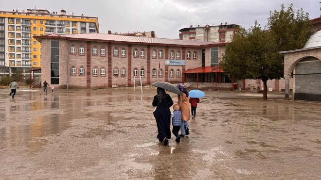 Erzurum'da sağanak etkili oldu