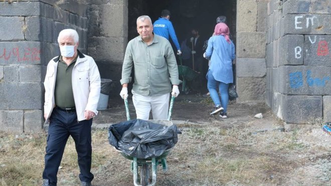 Erzurum'da tarihi Kiremitlik Tabyası'nda mıntıka temizliği yapıldı