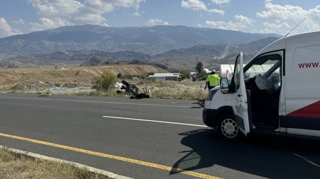 Erzurum'da minibüs ile ATV çarpıştı, 1 kişi öldü, 1 kişi yaralandı