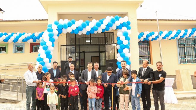 Gürpınar Kaymakamı Erdem, okul açılışına katıldı