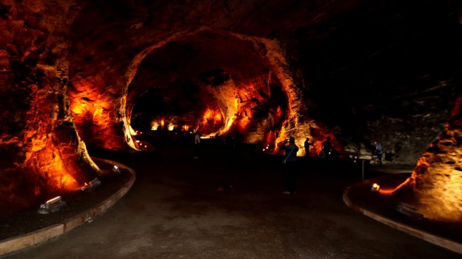 Iğdır'ın Gökkuşağı Tepeleri ve Tuz Mağaraları, Ağrı Dağı'na gelen dağcıların rotasında