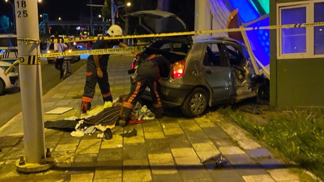 Malatya'da işçi servisiyle otomobil çarpıştı, 1 ölü, 14 yaralı