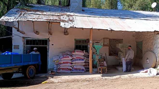 Savaş karşıtı Malakanlar'dan kalan su değirmeni köylülere hizmet veriyor