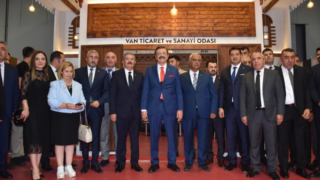 TOBB Başkanı Hisarcıklıoğlu, Van'da Gurme ve Gastronomi Fuarı'nı ziyaret etti