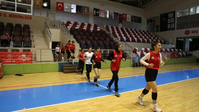 Voleybolda 2. Lig hedefine ulaşan Muşlu kızlar, yeni şampiyonluk peşinde