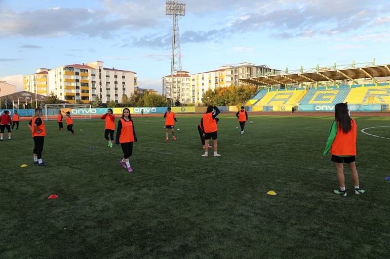  Ağrı Aile ve Sosyal Politikalar Gençlik ve Spor Kulübü Kadın Futbol Takımı1