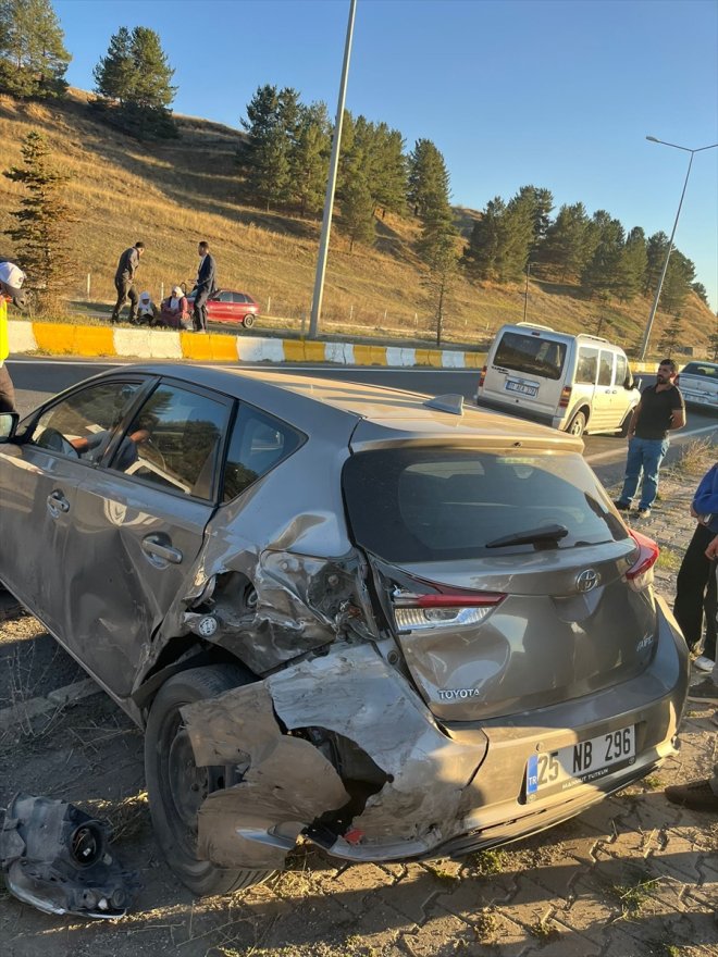 Ağrı'da iki otomobilin çarpıştığı kazada 1'i bebek 8 kişi yaralandı