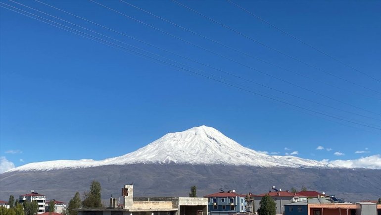 Ağrı Dağı karla kaplandı1