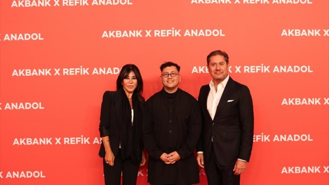 Akbank'ın köklü tarihi ve gelecek vizyonu Refik Anadol'un eserinde buluştu