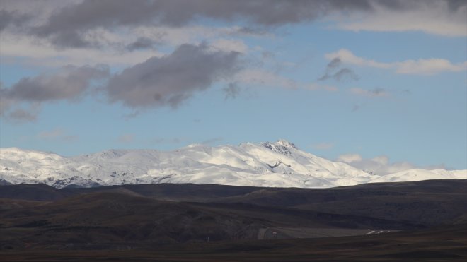 Ardahan, Ağrı ve Kars'ın dağları karla kaplandı