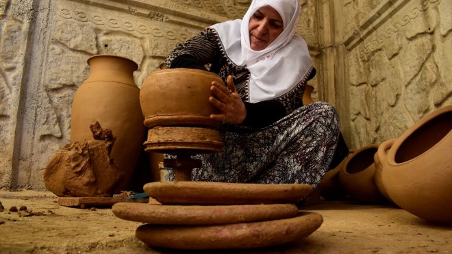 Bitlis'te çömlekçilik yapan kadın, sanatını gençlere öğretmek istiyor