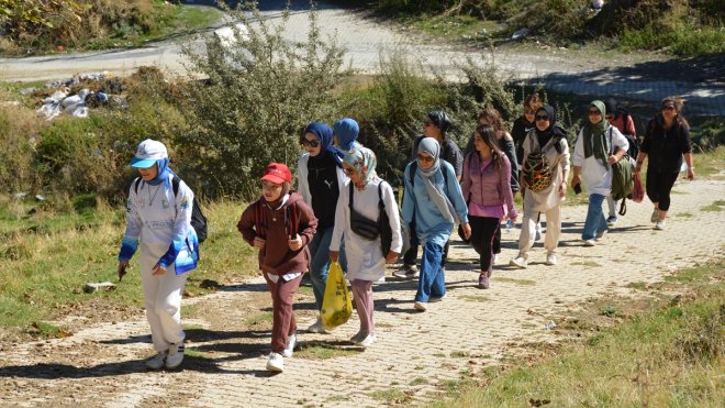 Bitlis'te kadınlar sağlıklı yaşama dikkati çekmek için yürüyüş yaptı