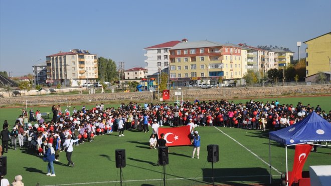 Bulanık'ta spor şenliği düzenlendi