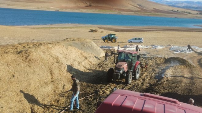 Çemişgezek'te saman yığınında çıkan yangın söndürüldü