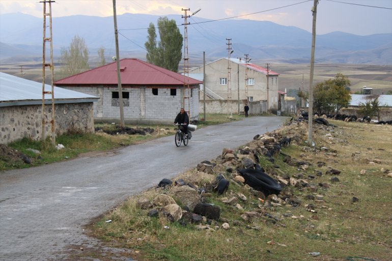 Dünya barışı için bisikletiyle 40 yılda 80 ülke gezdi2