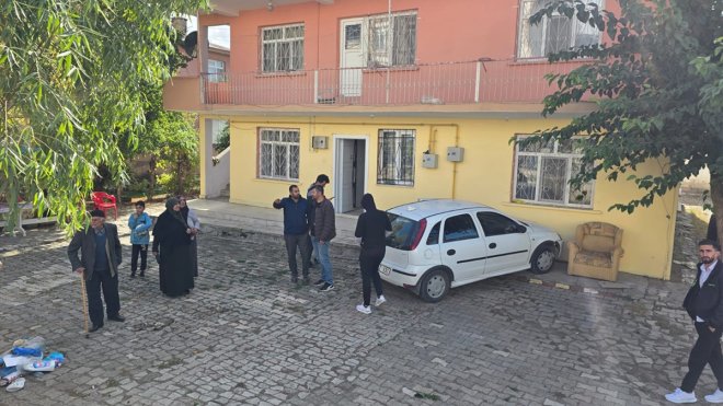 Elazığ'da minibüs ile otomobilin çarpıştığı kazada 3 kişi yaralandı