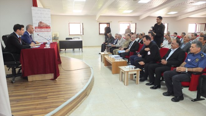 Elazığ Valisi Hatipoğlu, Keban'da Muhtarlar Toplantısına katıldı