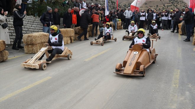 Erzincan'da 'Arabam tahtadan, inerim Ergan'dan' formuLaz yarışı düzenlendi